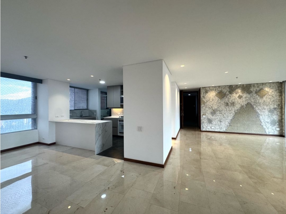 Venta apartamento con balcón. El Poblado, El Tesoro. Ud. Completa. — foto 6