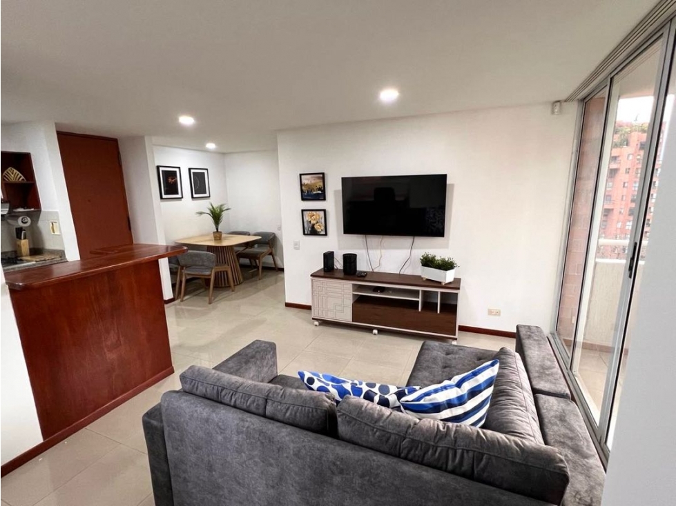 Venta apartamento con balcón. El Poblado, Lalinde. — foto 3