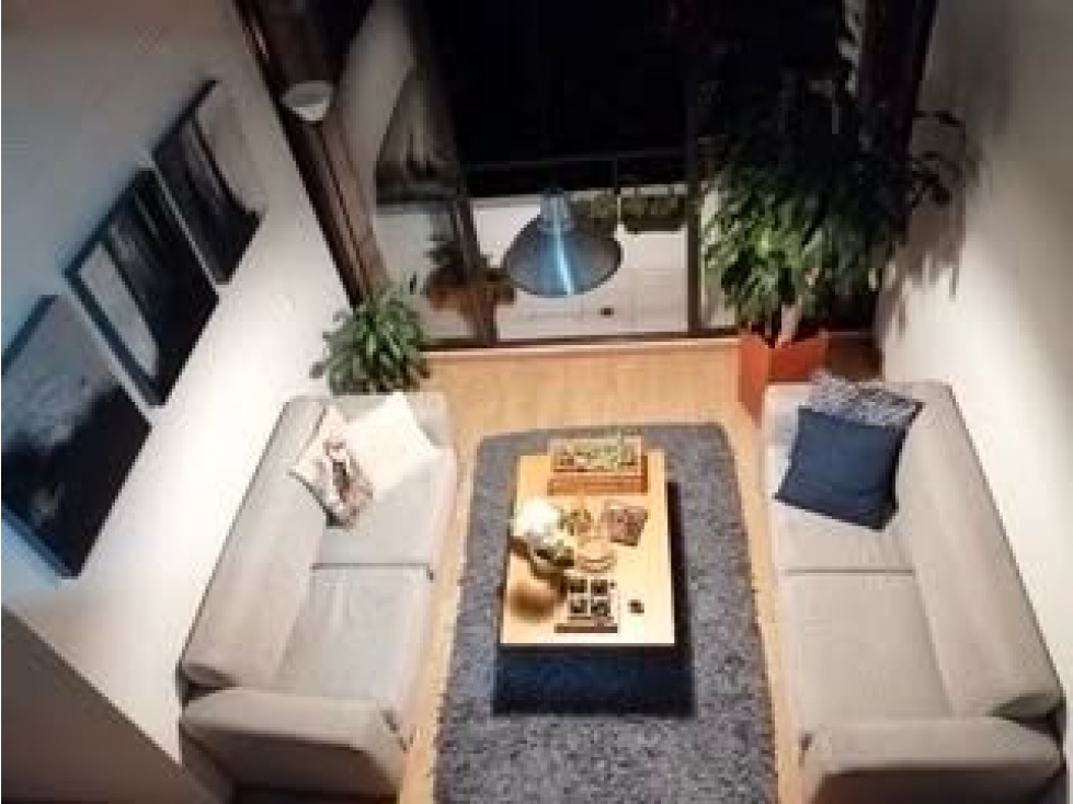 Venta apartamento con balcón. El Poblado, San Julián. Unidad completa. — foto 2