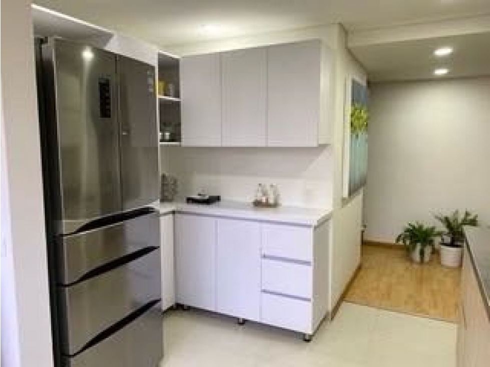 Venta apartamento con balcón. El Poblado, San Julián. Unidad completa. — foto 4