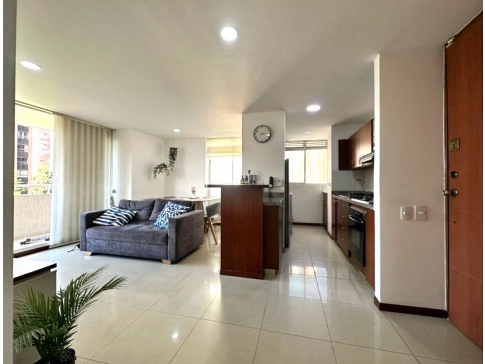 Venta apartamento con balcón. El Poblado, Lalinde. — foto 2