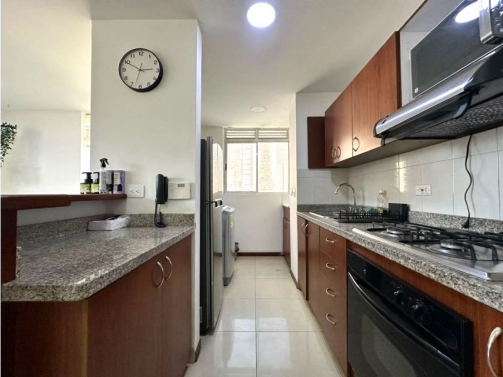 Venta apartamento con balcón. El Poblado, Lalinde. — foto 4