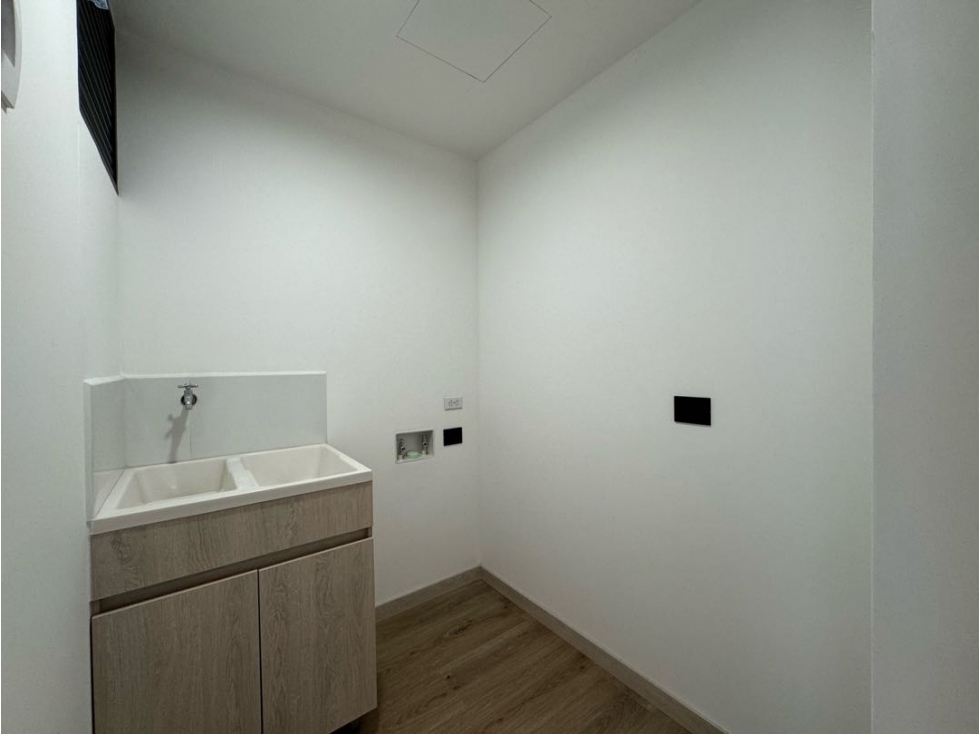 Venta apartamento con balcón. Envigado, Los Mesa. Ud. completa. — foto 4