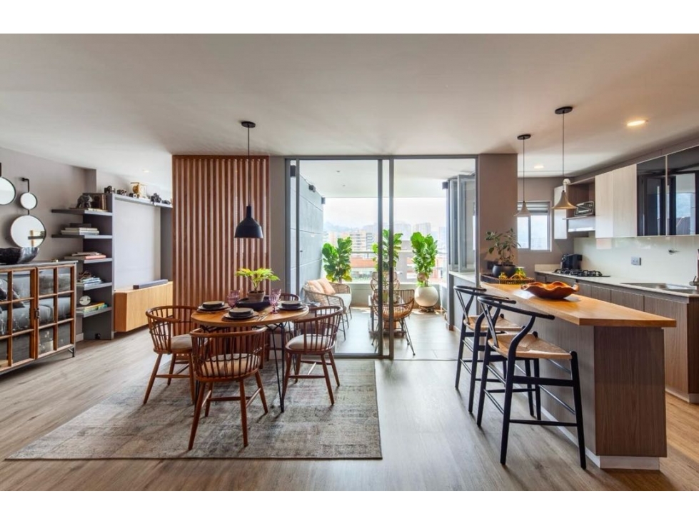 Venta apartamento con balcón, Envigado. Los Mesa. Ud. Completa.