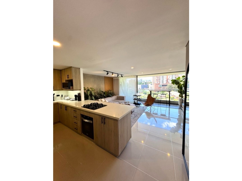 Venta apartamento con balcón. Envigado, Esmeraldal. Unida completa.