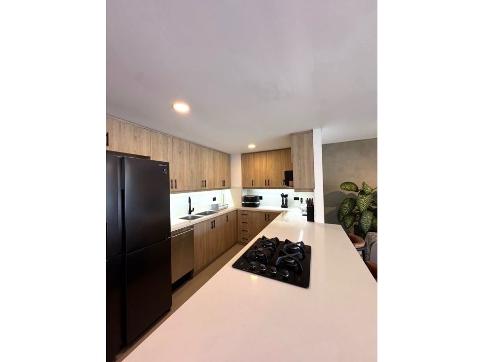Venta apartamento con balcón. Envigado, Esmeraldal. Unida completa. — foto 5