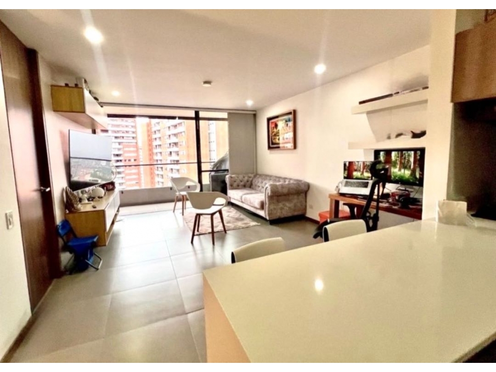 Venta apartamento, con balcón. Envigado, El Escobero. Unidad completa. — foto 2