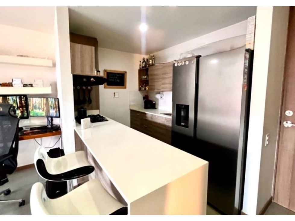Venta apartamento, con balcón. Envigado, El Escobero. Unidad completa. — foto 4
