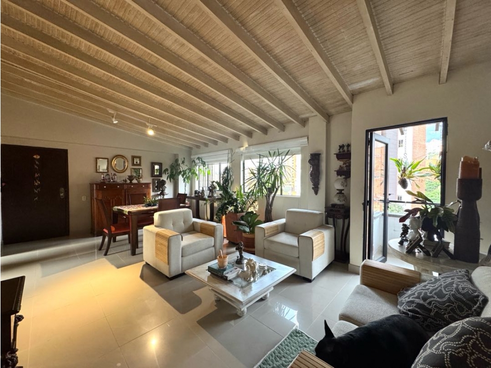 Venta apartamento con balcón. Envigado, La Frontera.
