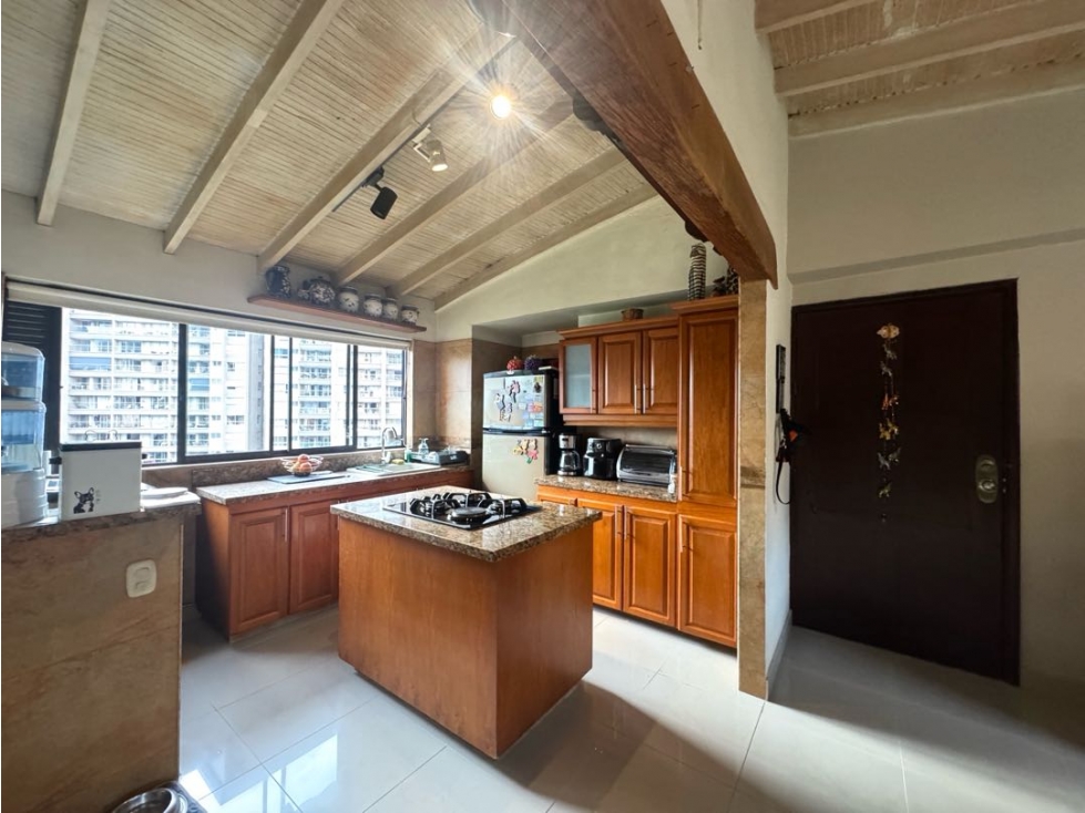 Venta apartamento con balcón. Envigado, La Frontera. — foto 3