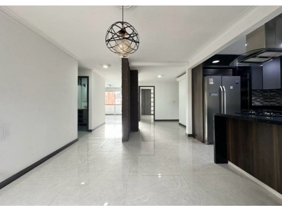Venta apartamento con balcón. Laureles, Primer parque.