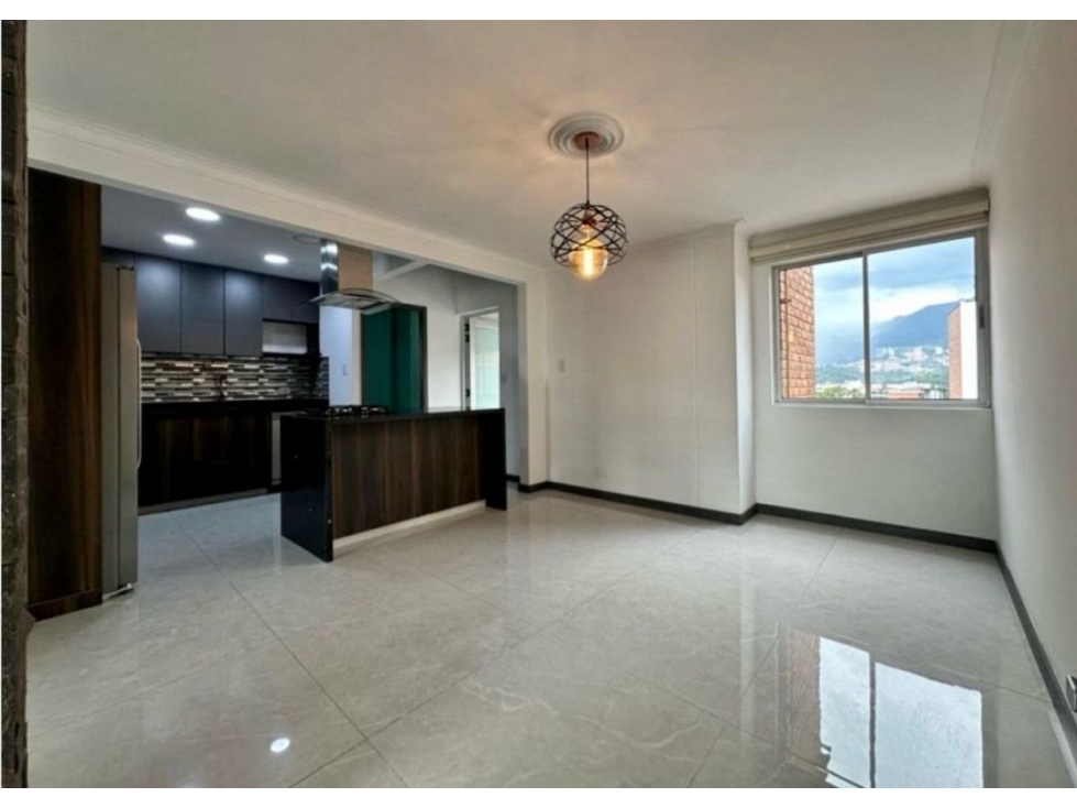 Venta apartamento con balcón. Laureles, Primer parque. — foto 2
