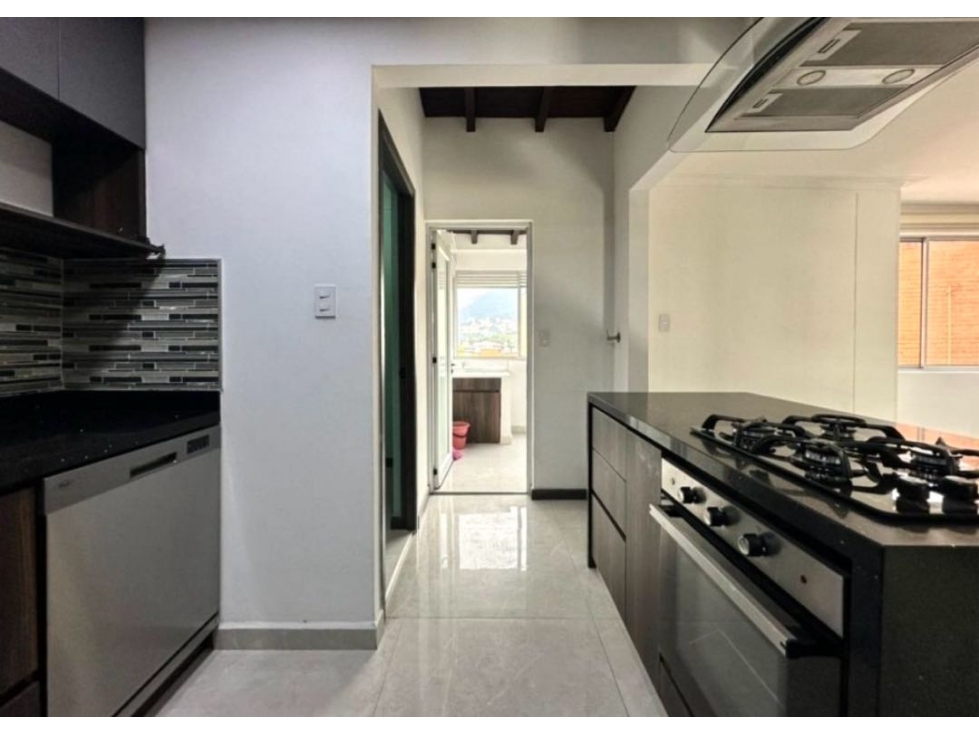 Venta apartamento con balcón. Laureles, Primer parque. — foto 4