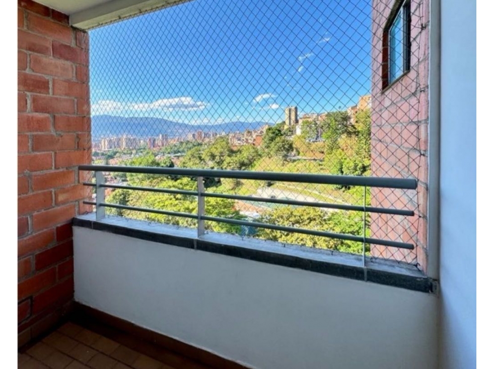Venta apartamento con balcón. Unidad cerrada. Belén, La Mota.