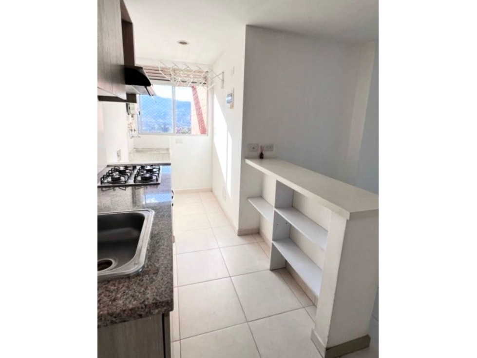 Venta apartamento con balcón. Unidad cerrada. Belén, La Mota. — foto 3
