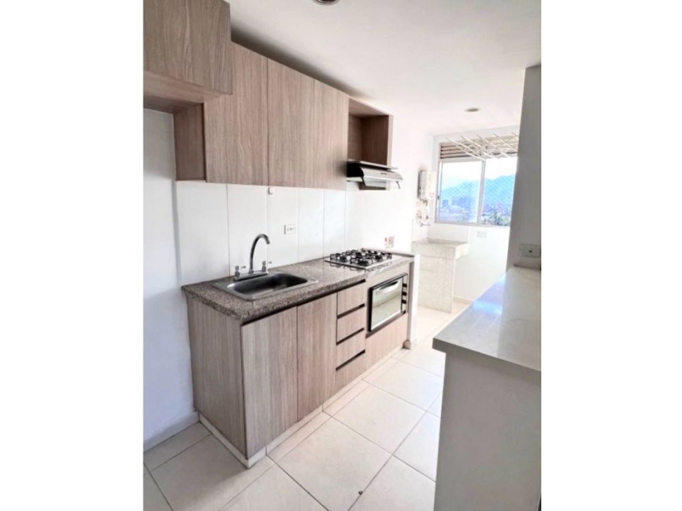 Venta apartamento con balcón. Unidad cerrada. Belén, La Mota. — foto 4