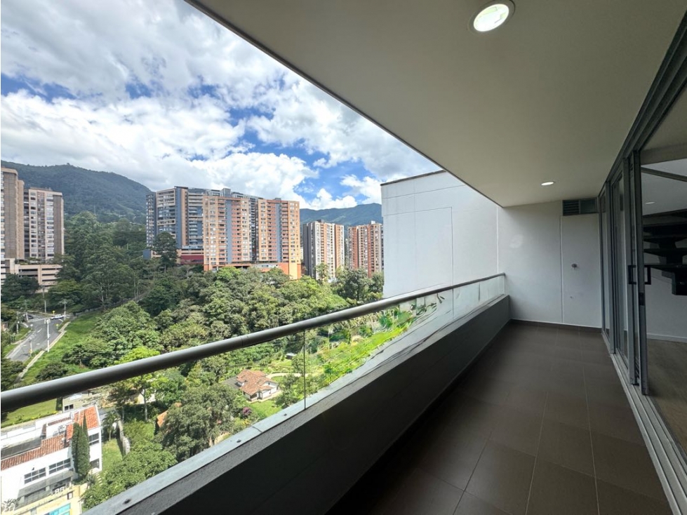 Venta penthouse dúplex, con balcón y terraza. Envigado, Las Brujas. — foto 3