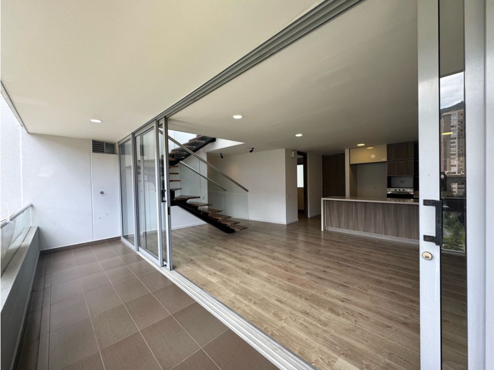 Venta penthouse dúplex, con balcón y terraza. Envigado, Las Brujas. — foto 2