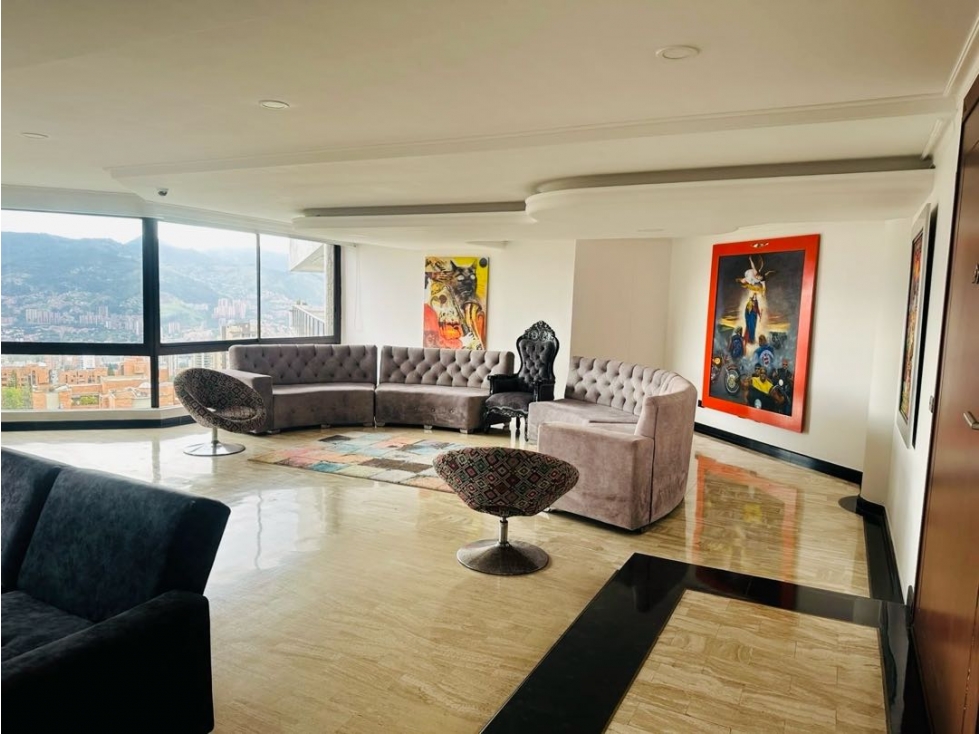 Venta apartamento con piscina en su interior en el poblado