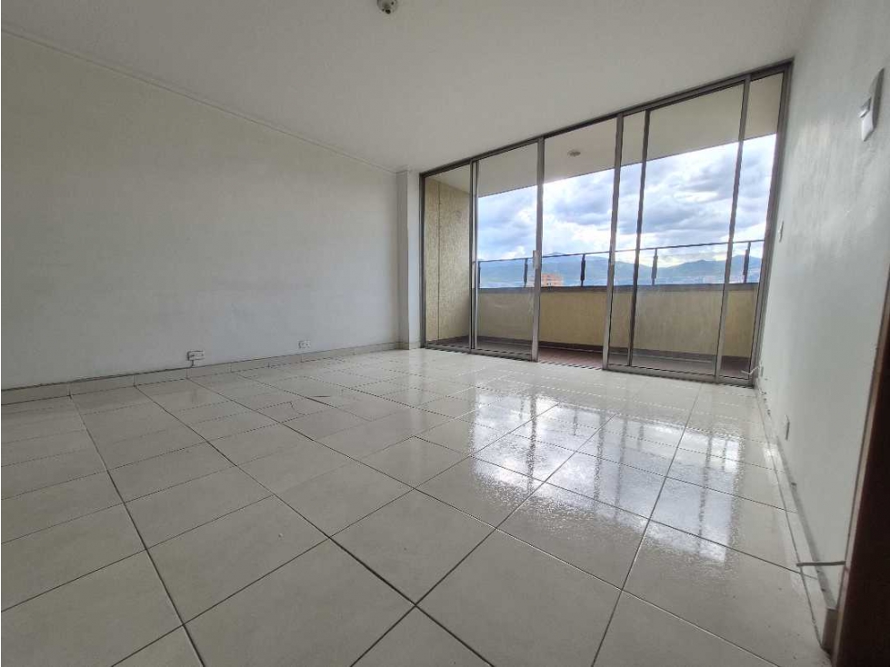 VENTA APARTAMENTO CONQUISTADORES. PARA REMODELAR