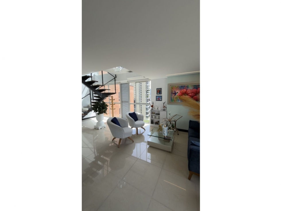 VENTA APARTAMENTO DÚPLEX AMOBLADO. LALINDE, EL POBLADO. MEDELLÍN — foto 3