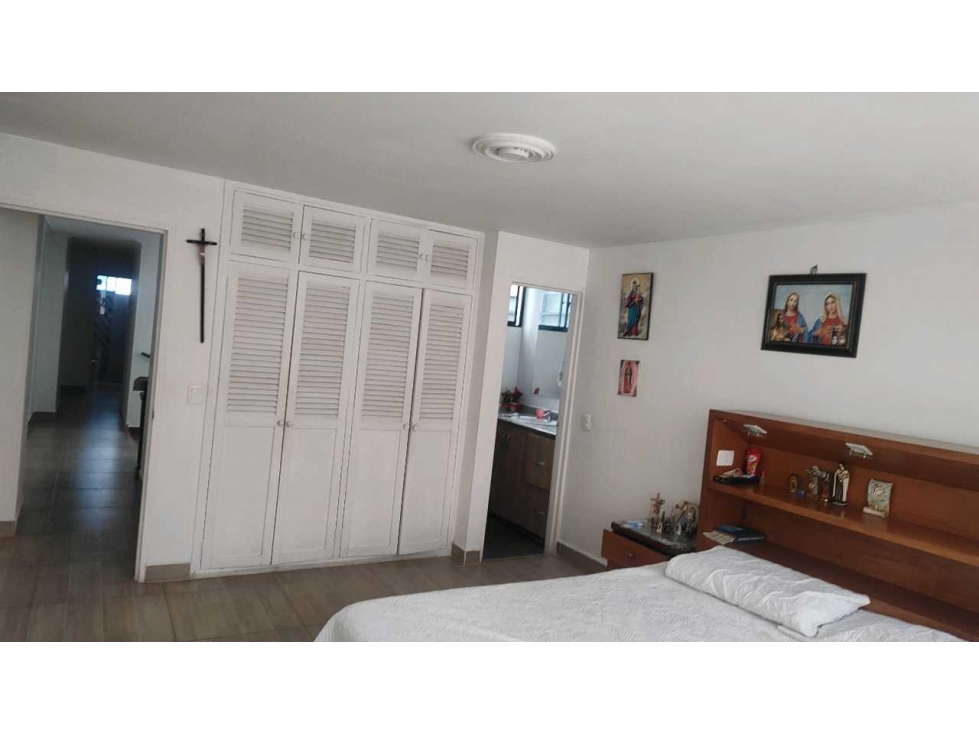 VENTA APARTAMENTO DUPLEX (1y2 Pisos). LAURELES NOGAL. (BJ) MEDELLÍN — foto 4
