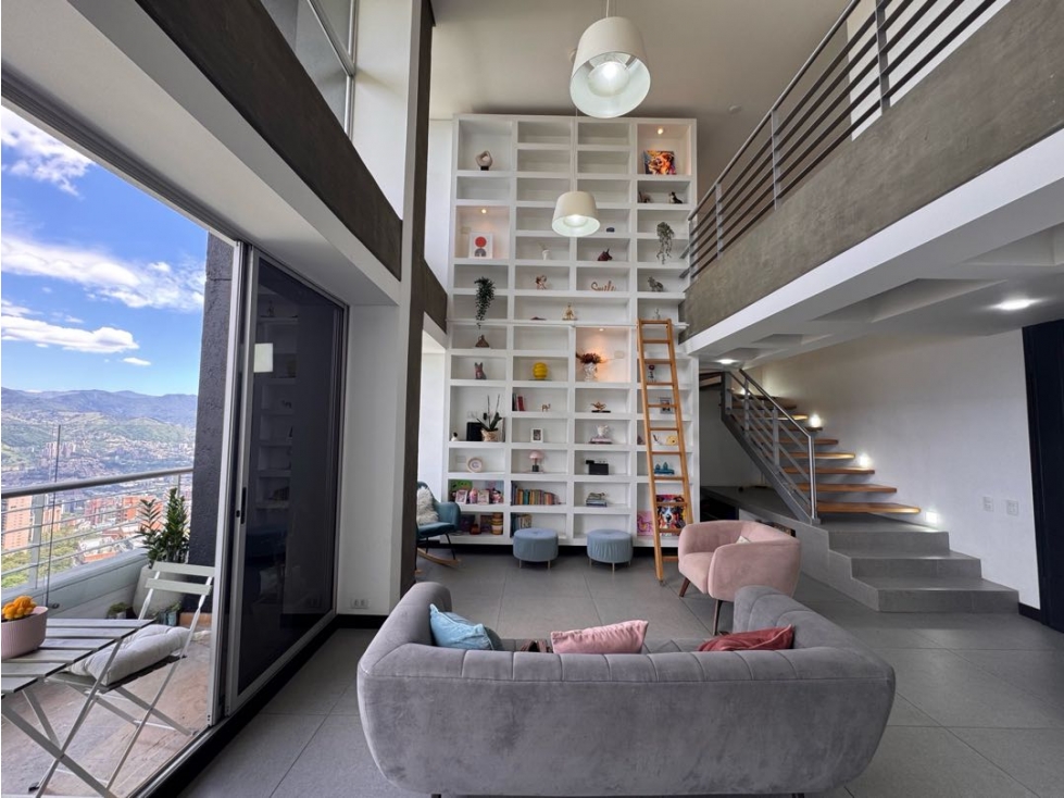 VENTA APARTAMENTO DUPLEX CON VISTA DE LA CIUDAD, EL TESORO, MEDELLÍN