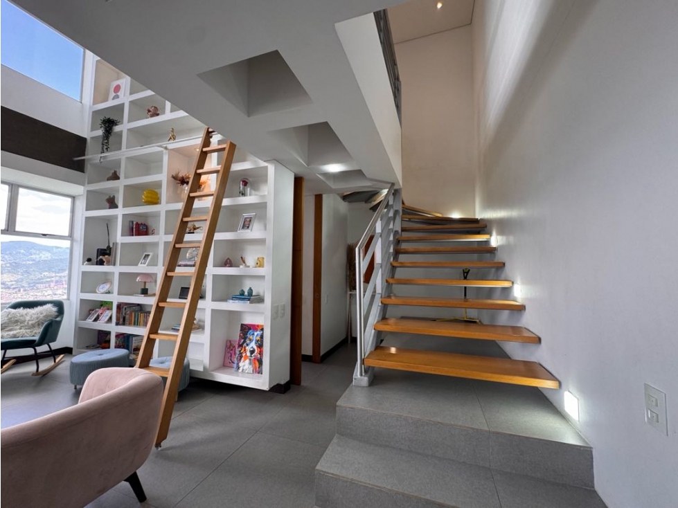 VENTA APARTAMENTO DUPLEX CON VISTA DE LA CIUDAD, EL TESORO, MEDELLÍN — foto 3