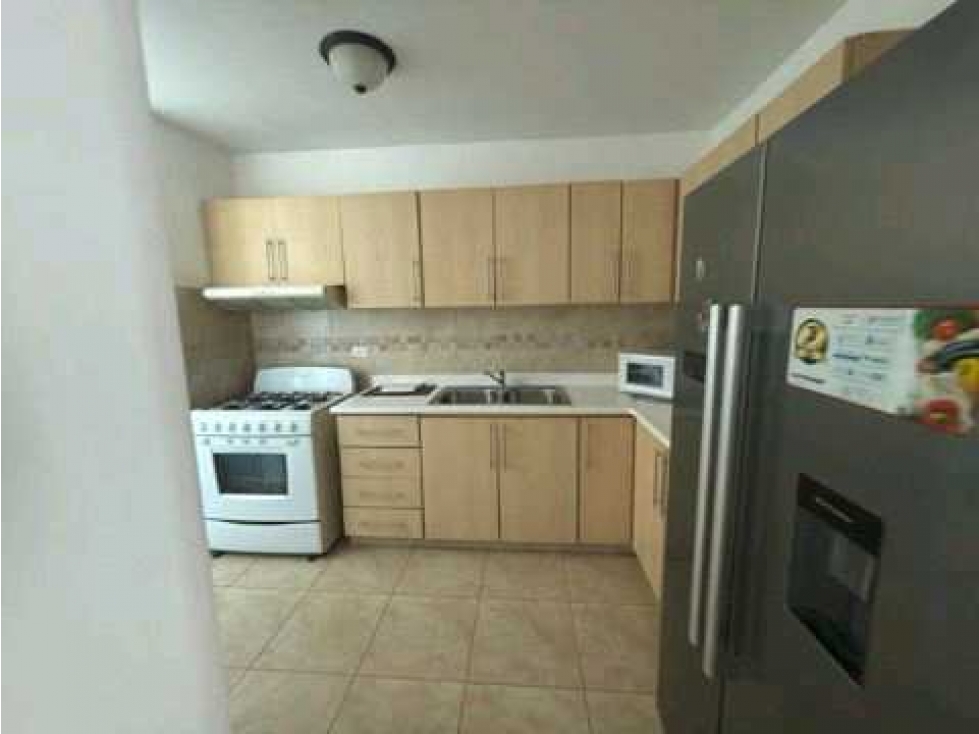 VENTA APARTAMENTO EL CANGREJO PH MARQUIS TOWER — foto 4