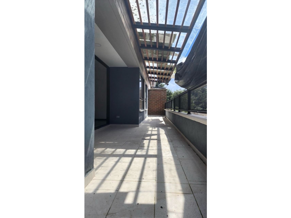 Venta apartamento. La Ceja, El Retiro. Oriente. Ud. completa de Club.