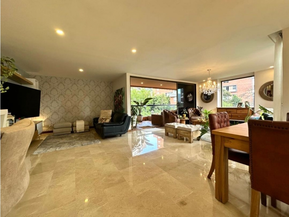 Venta apartamento con balcón. El Poblado, Lalinde. — foto 3