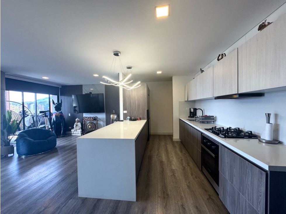 Venta apartamento con balcón. El Poblado, Tesoro. Unidad Completa. — foto 3