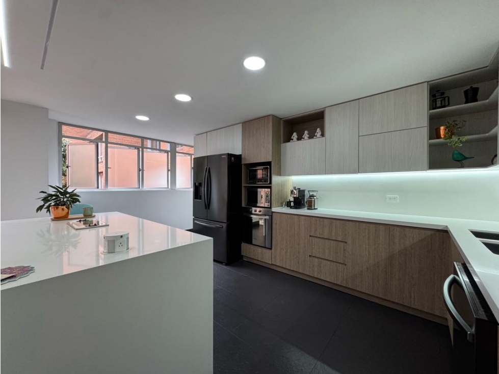 Apartamento en El Poblado Milla de Oro zona Plana Remodelado — foto 5