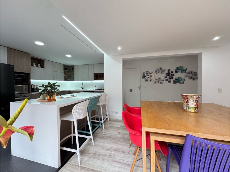 Apartamento en El Poblado Milla de Oro zona Plana Remodelado — foto 6