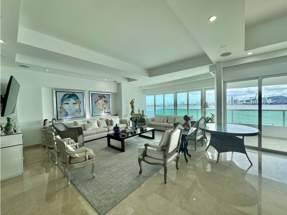 VENTA! Apartamento en Castillogrande frente a la Bahía!