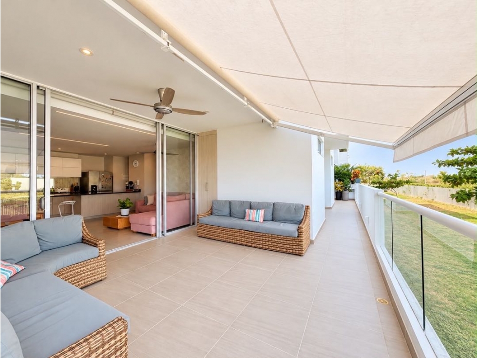 Venta apartamento en Cavana con vista al gran canal en Serena del Mar