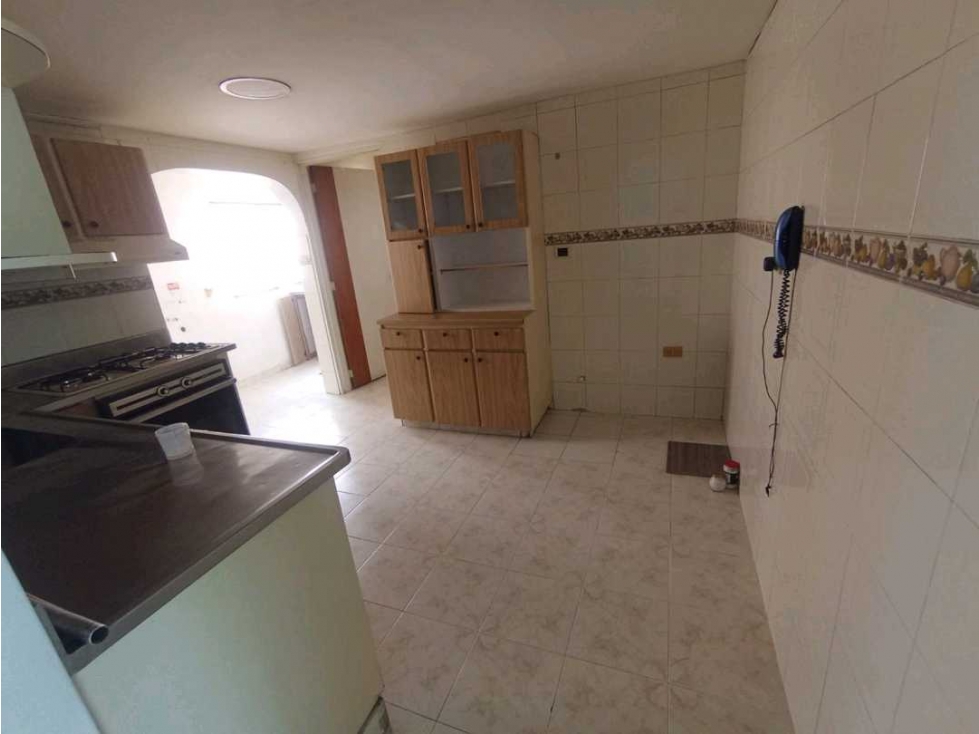 VENTA APARTAMENTO EN CONQUISTADORES. (BJ) MEDELLÍN — foto 2