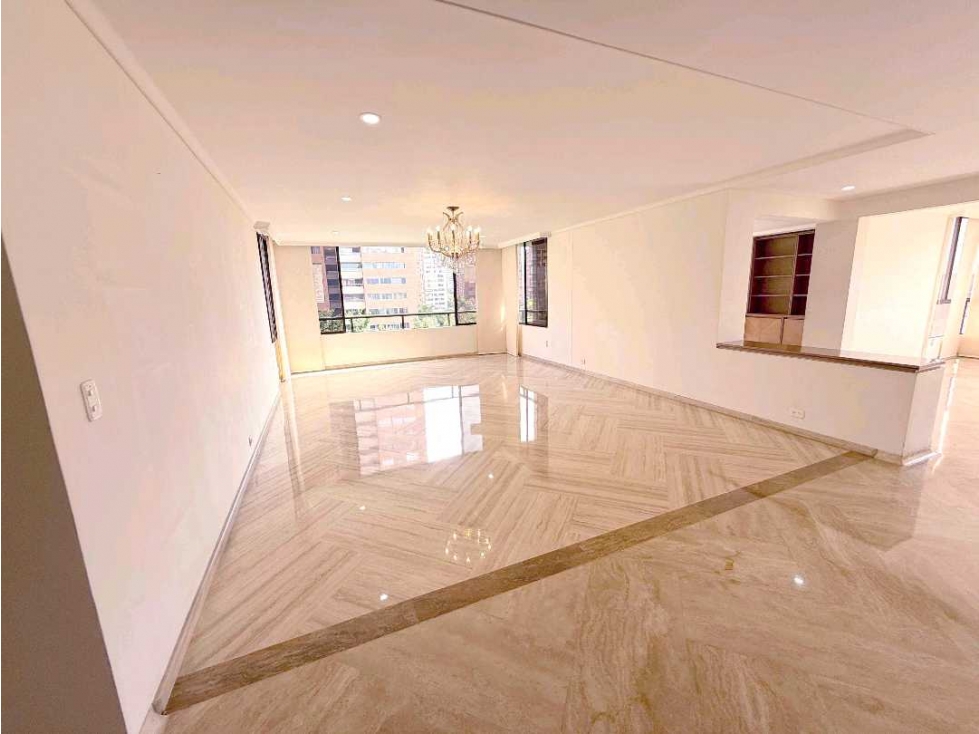 Venta apartamento en el Poblado sector La Tomatera, 4 alcobas! — foto 2