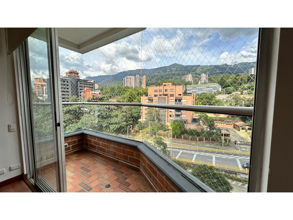 Venta Apartamento en la superior con los balsos / Poblado