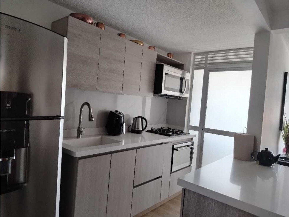 VENTA APARTAMENTO EN LOS COLORES CERCA AL CC EL DIAMANTE Y 4 BRIGADA. — foto 2