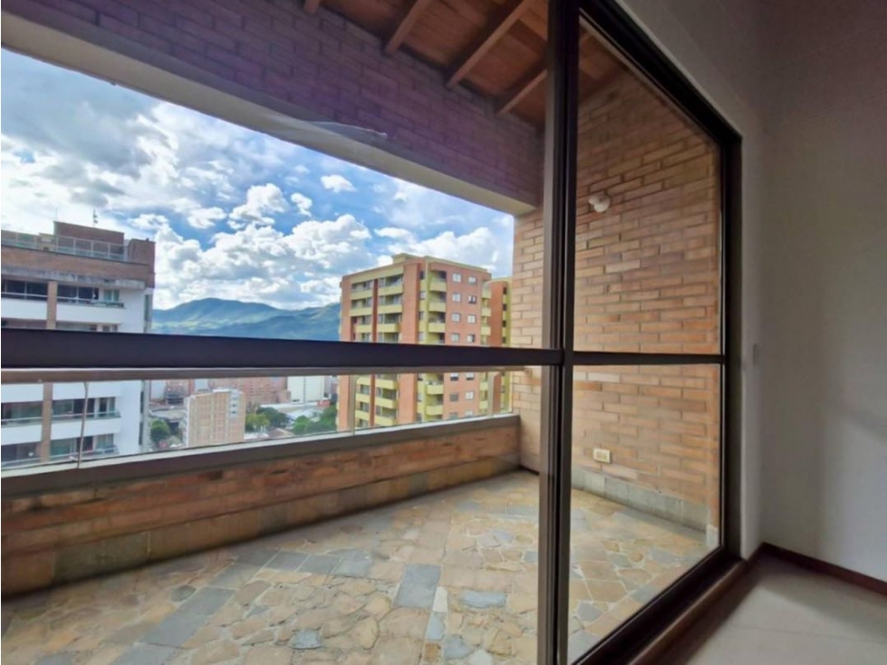 Venta apartamento con balcón. Sabaneta. Udad completa.