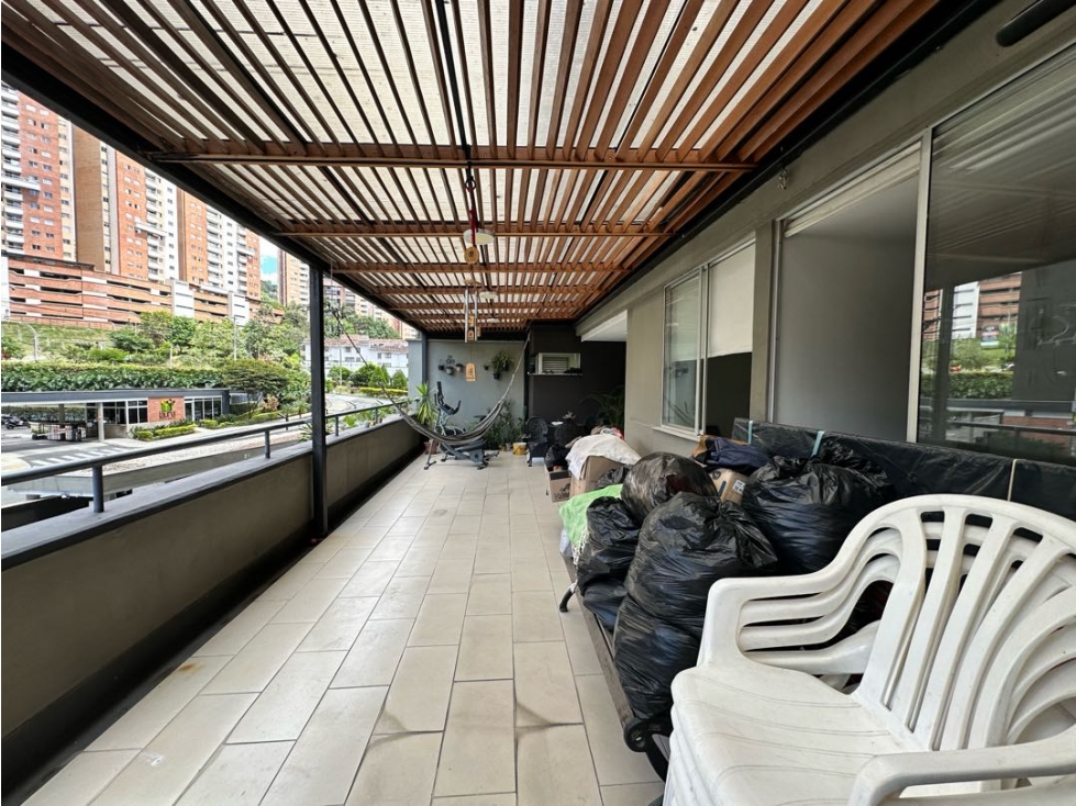 VENTA APARTAMENTO EN SABANETA CON TERRAZA 18 Mt2-SIN PONIENTE