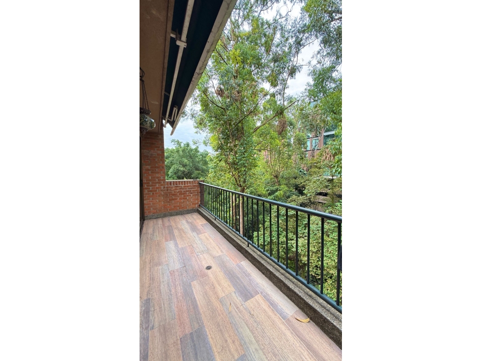 VENTA APARTAMENTO EN VIZCAYA METIDO EN EL BOSQUE CON TECHOS ALTOS — foto 4