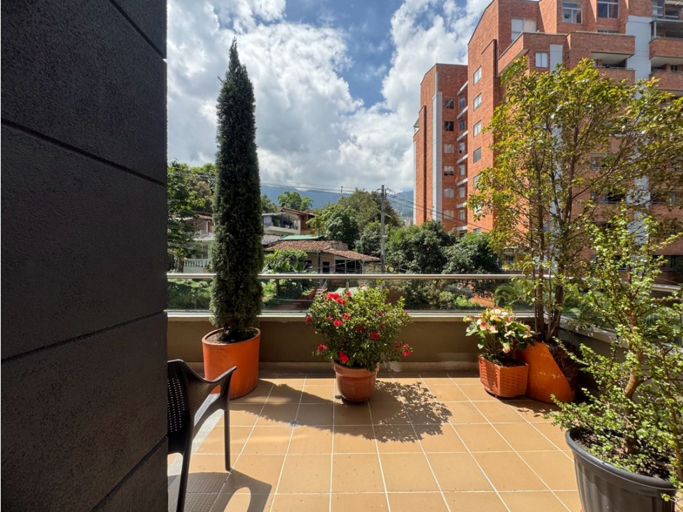 Apartamento en venta con terraza en Envigado sector La Inmaculada