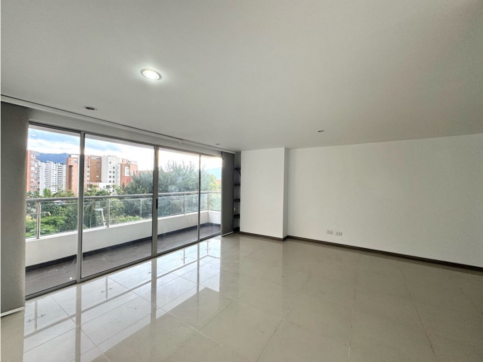 Venta apartamento con balcón. Envigado, El Esmeraldal.