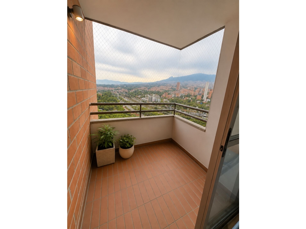 Venta Apartamento frente estación madera