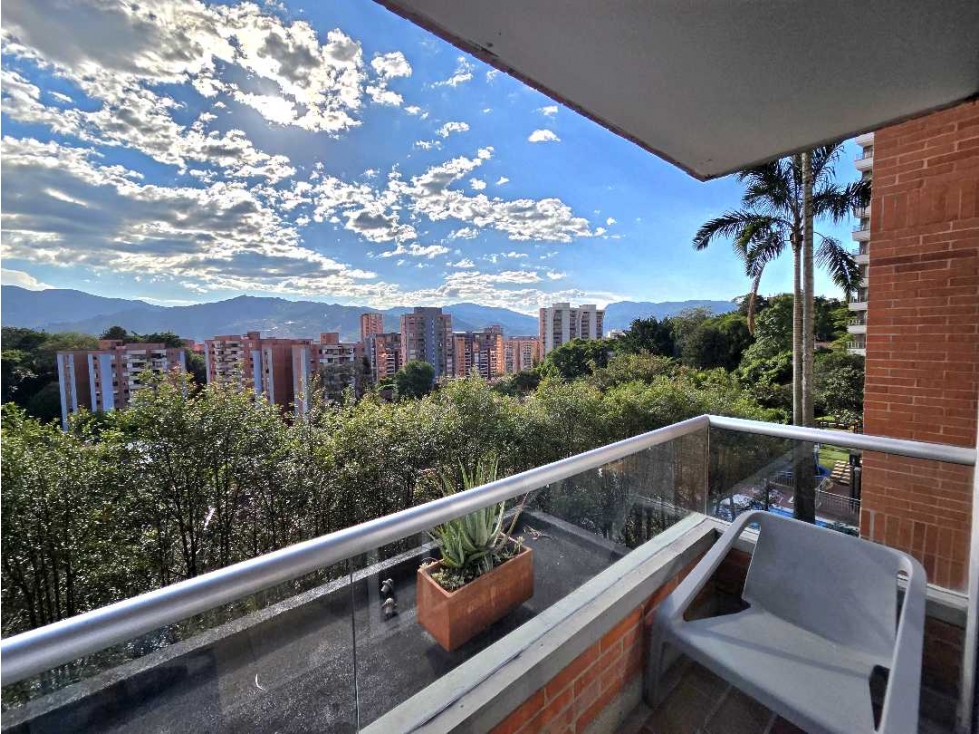 Venta Apartamento Loma Benedictinos CON TERRAZA Y BALCON 153 m2