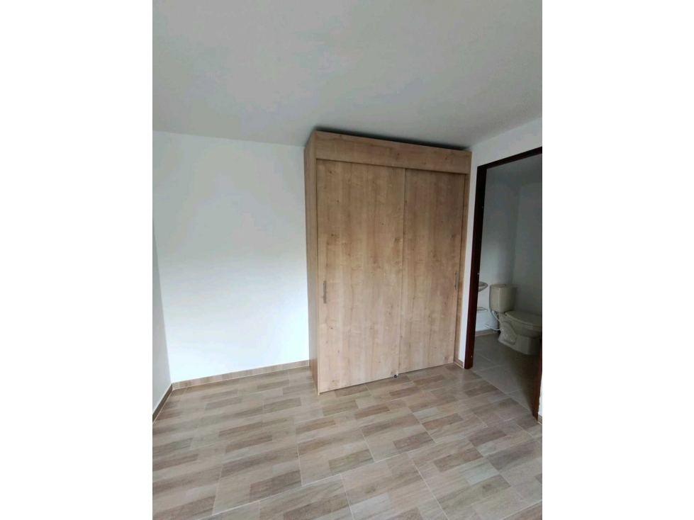 VENTA APARTAMENTO LOMA DE LOS BERNAL — foto 4