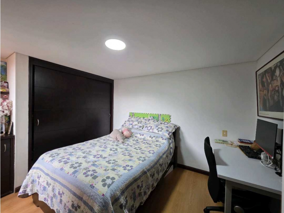 VENTA APARTAMENTO LOMA DE LOS BERNAL UNIDAD COMPLETA Y HERMOSA VISTA — foto 5
