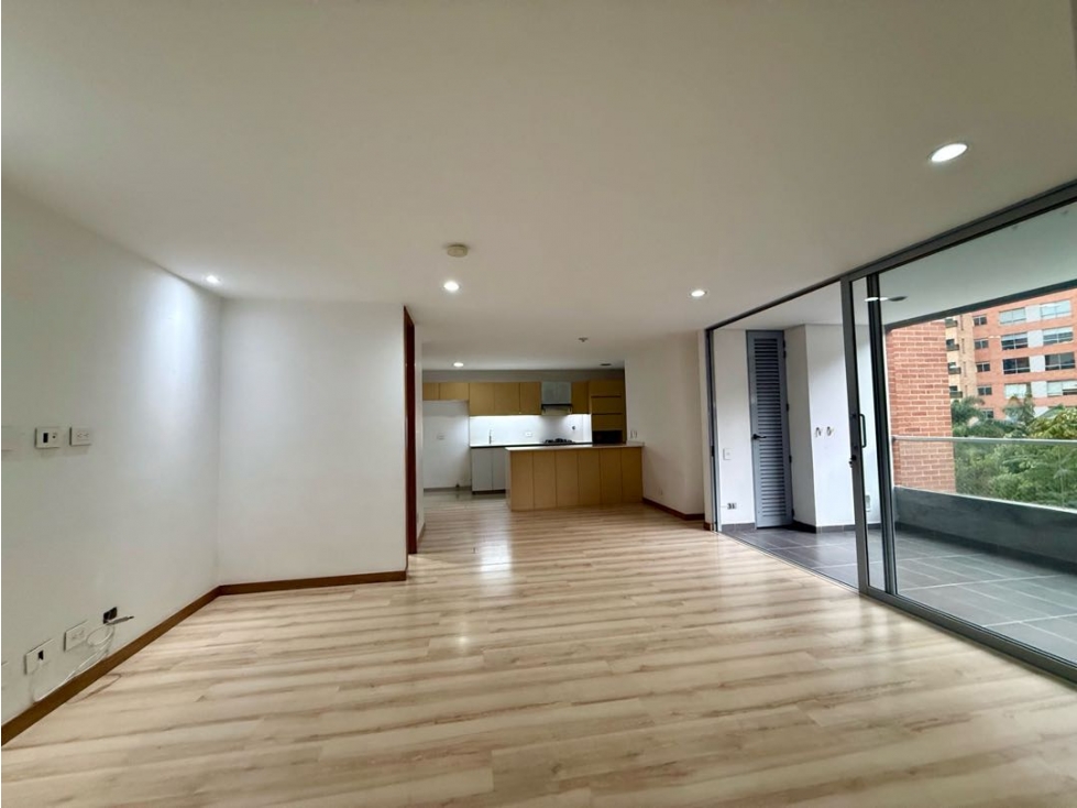VENTA APARTAMENTO LOMA DE LOS BENEDICTINOS — foto 2